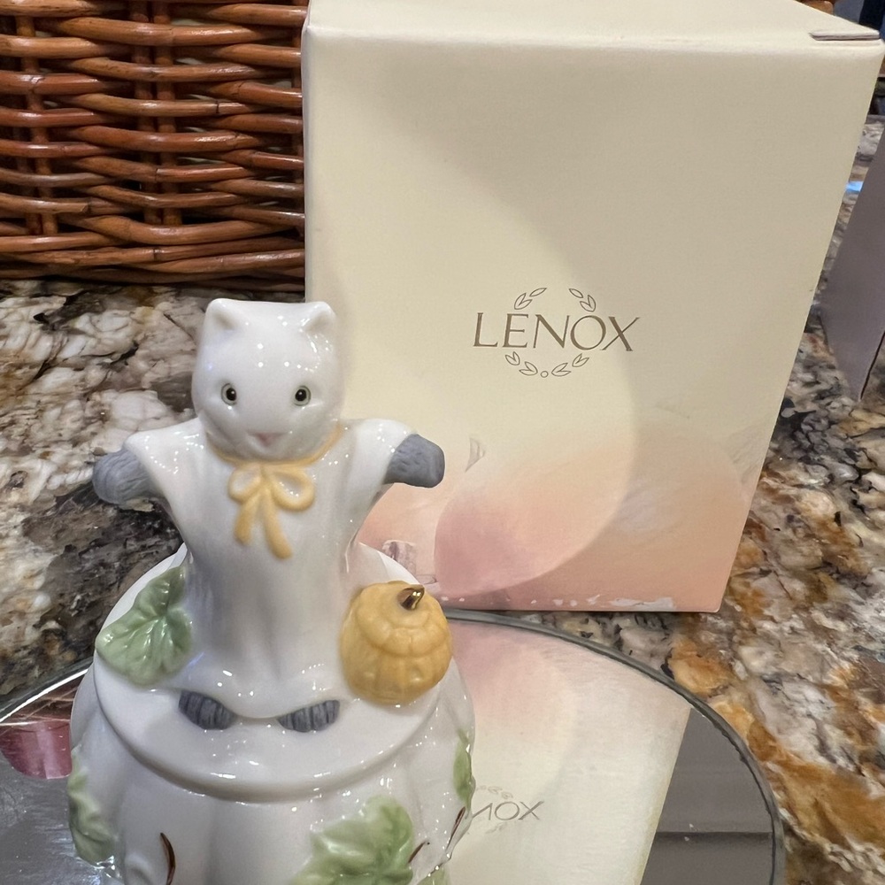 Lenox vintage “Scary Cat Ghost “ trinket box